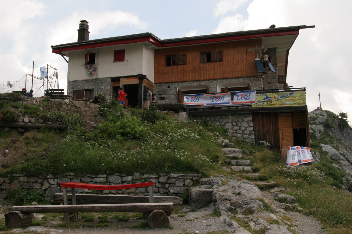 Rifugi e Bivacchi d''Italia.......